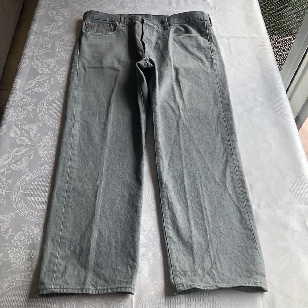 Levi’s 501 Men’s Size W40/L30 Gray Silver Jeans Denim Pants Button-Fly Straight